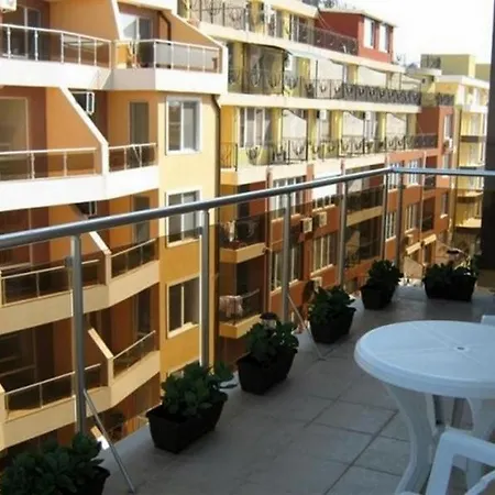 Fifi * Pomorie